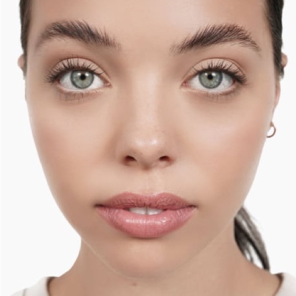 HIDE PREMIUM Liquid Foundation in shade “Almond” - Picture 2 of 3